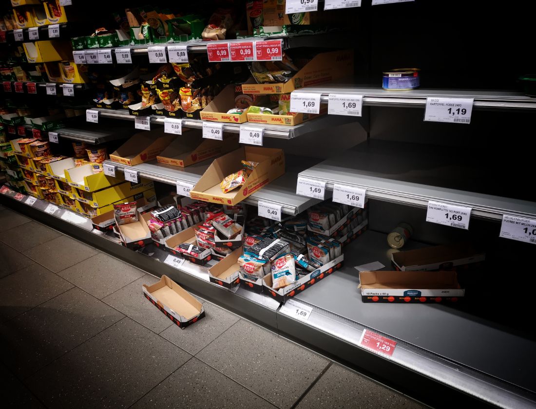 Gôndola com ruptura de estoque - produtos em falta nas prateleiras